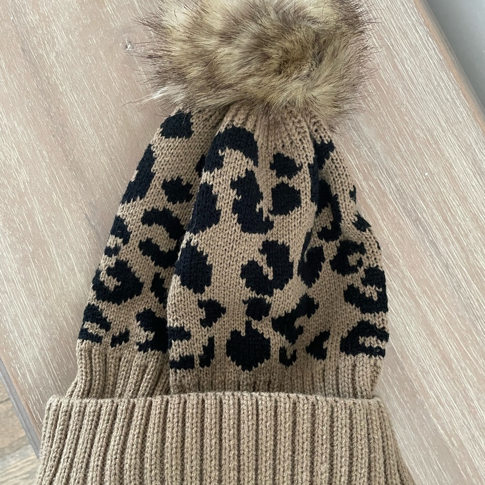 Women’s/girls pom pom hat